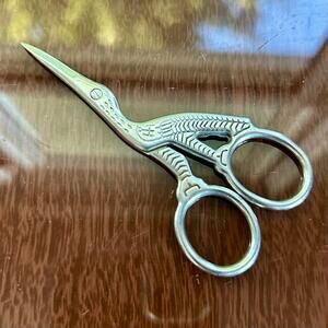 Vintage 4-1/2" Stainless Steel Swan Embroidery Scissors